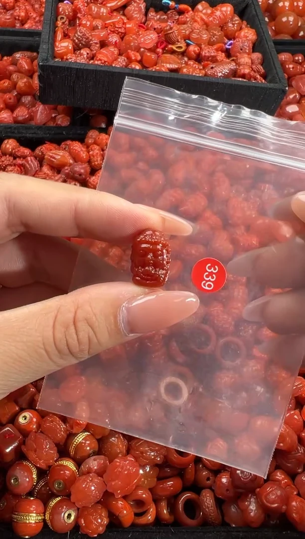 南红玛瑙未镶嵌颈饰1