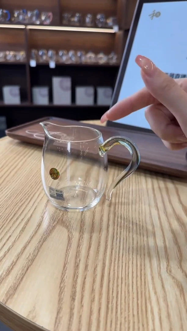 禾器慕然茶海迷翠色