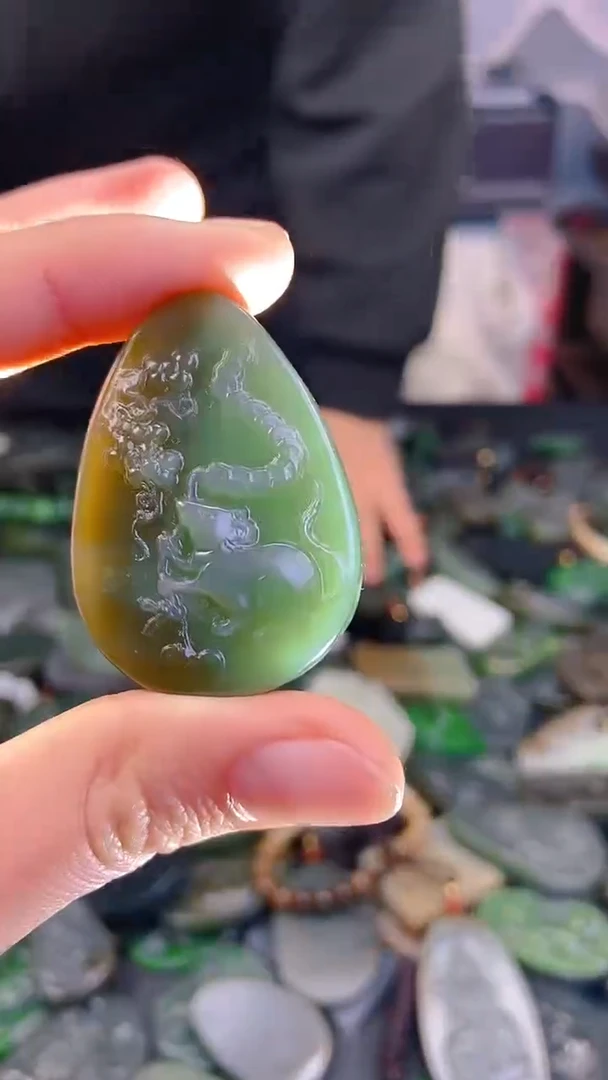 颈饰未镶嵌和田玉1