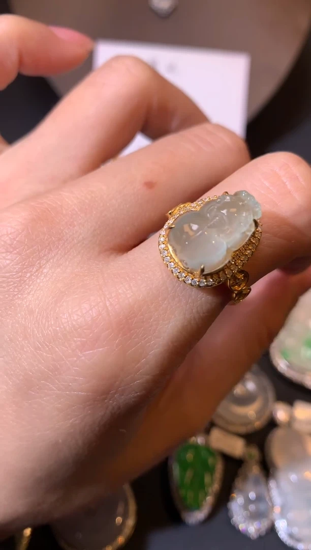 【闪购商品】翡翠颈饰18K金镶嵌戒指