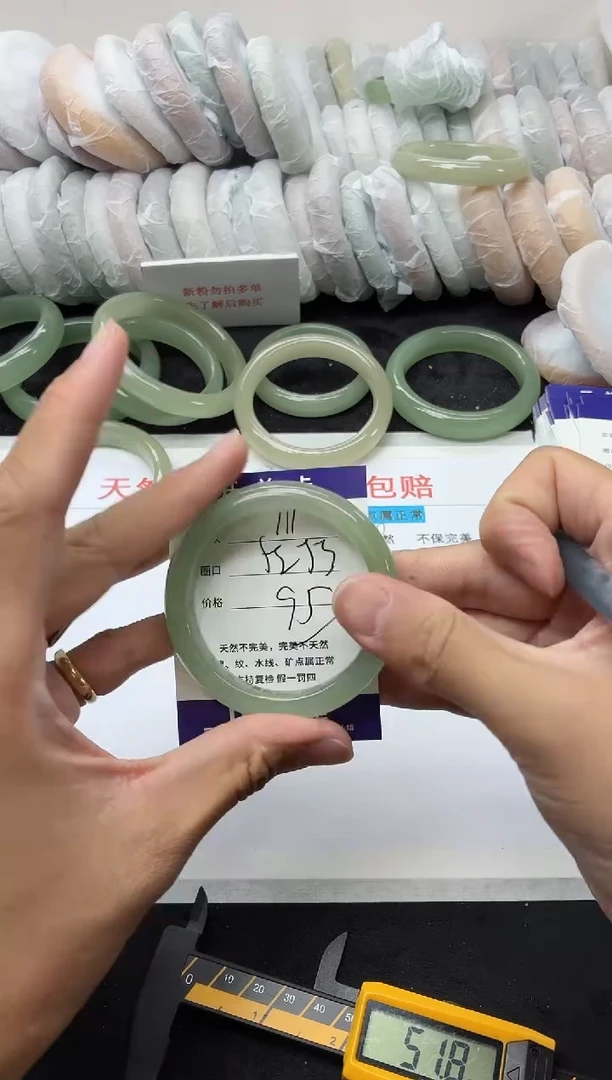 未镶嵌手镯石英质玉111+