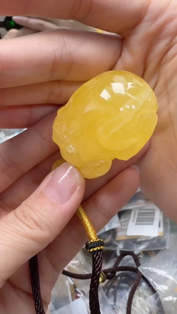 裸石琥珀未镶嵌如图