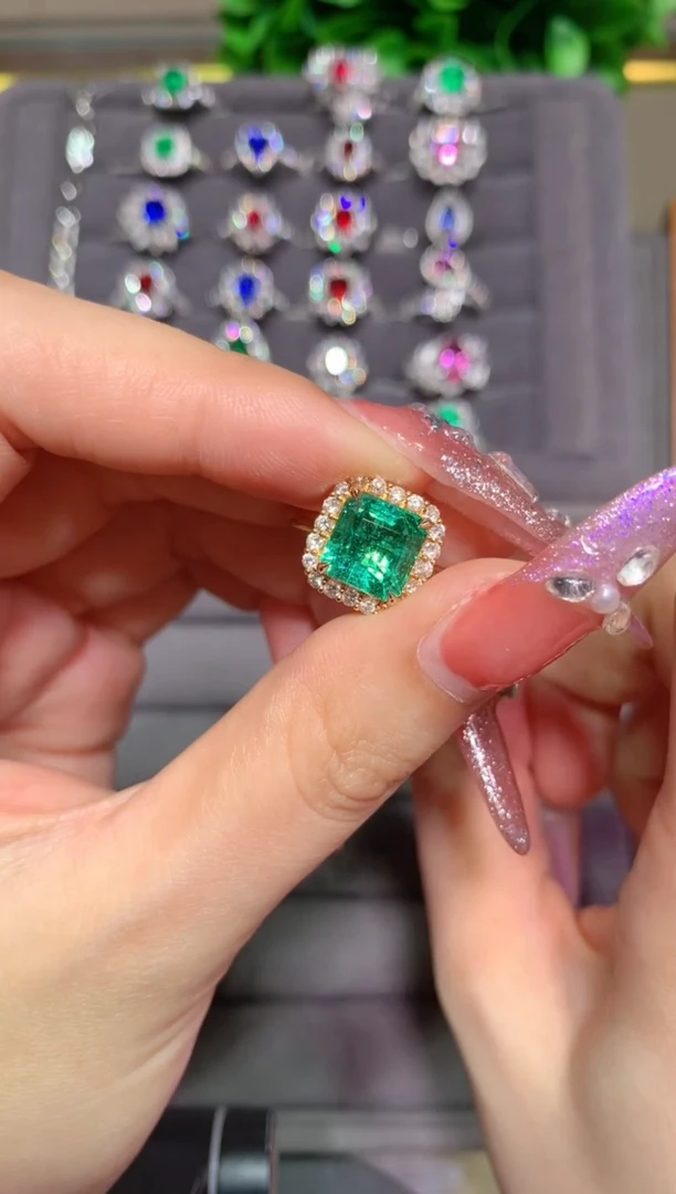 18K金镶嵌戒指祖母绿3.25CT