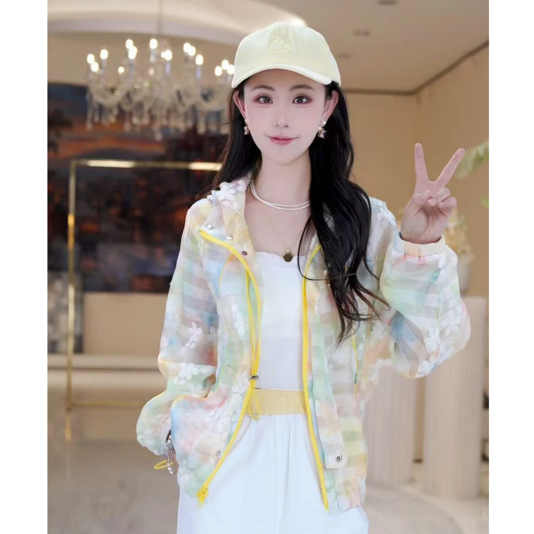 【北栀】【七彩心情】时尚绣花彩色连帽防晒外套814354