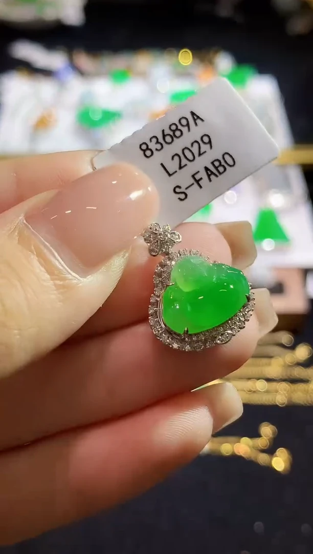 翡翠18K金镶嵌吊坠(不含链)小*羊L2029多样性发其一