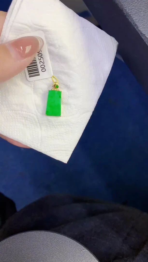 颈饰18K金镶嵌翡翠缅甸天然翡翠A货