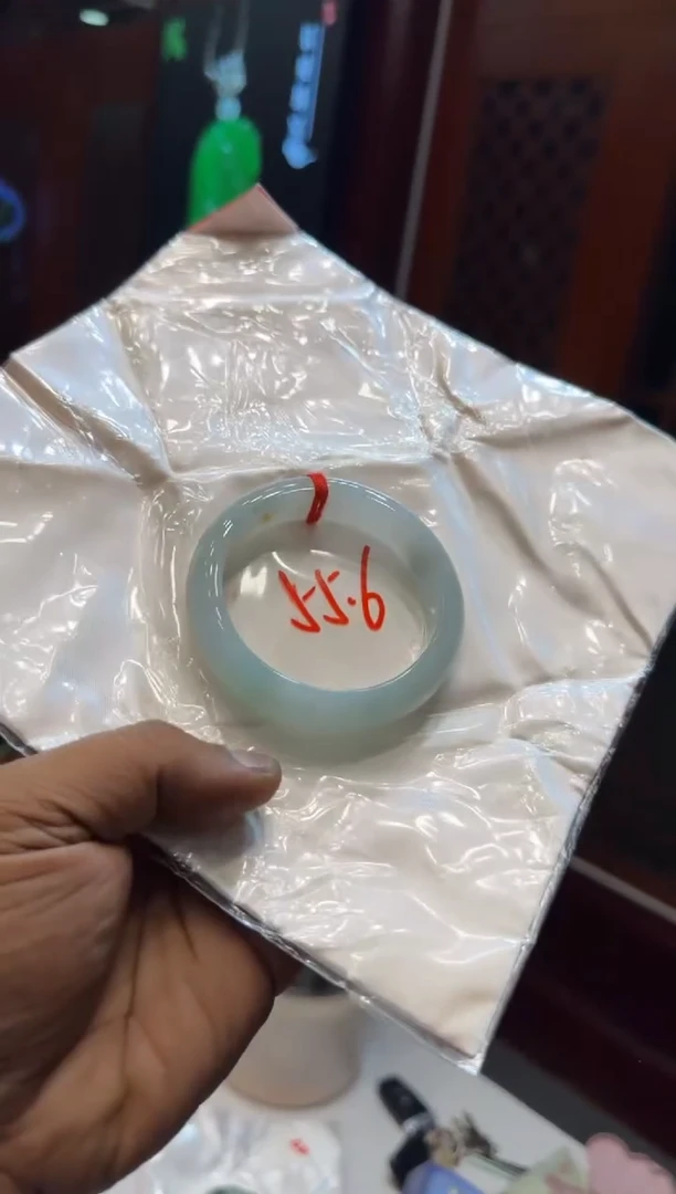 未镶嵌手镯翡翠手镯