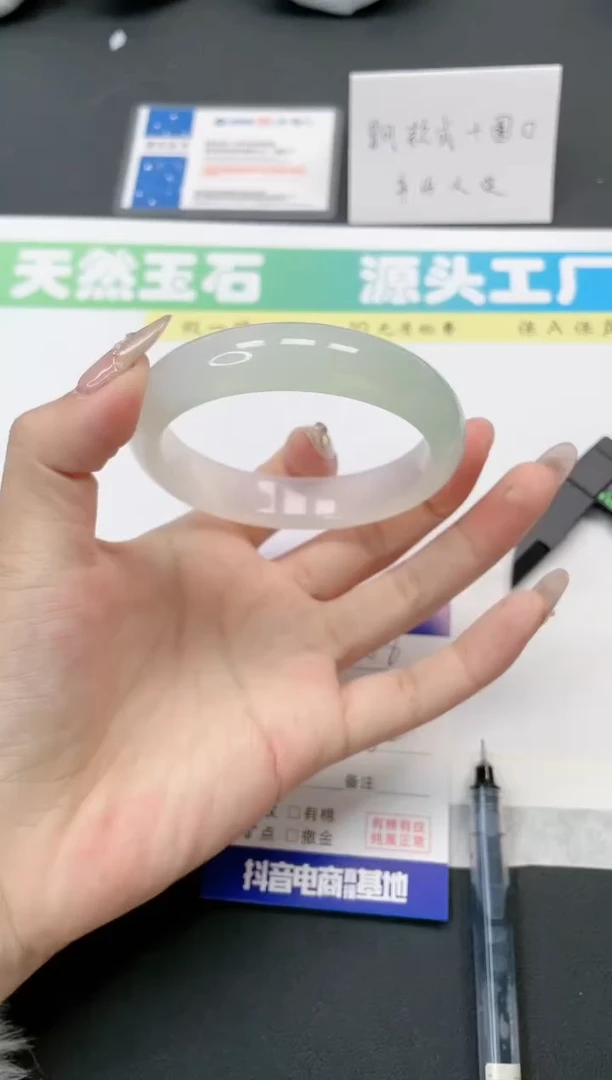 【闪购商品】石英质玉手镯未镶嵌58-62