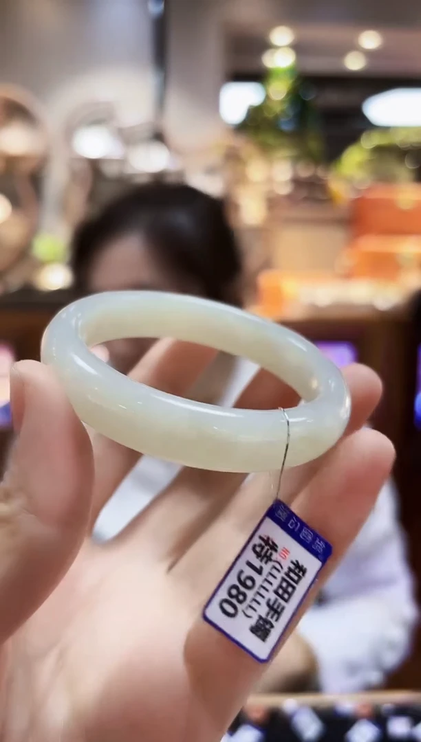 颈饰未镶嵌和田玉52.8手镯