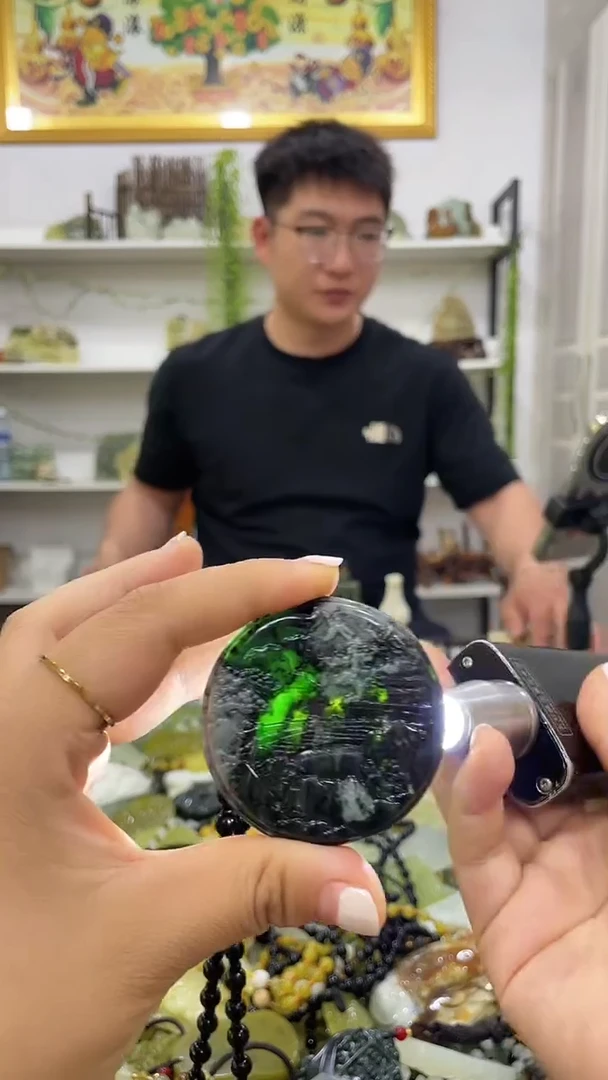 蛇纹石玉未镶嵌吊坠