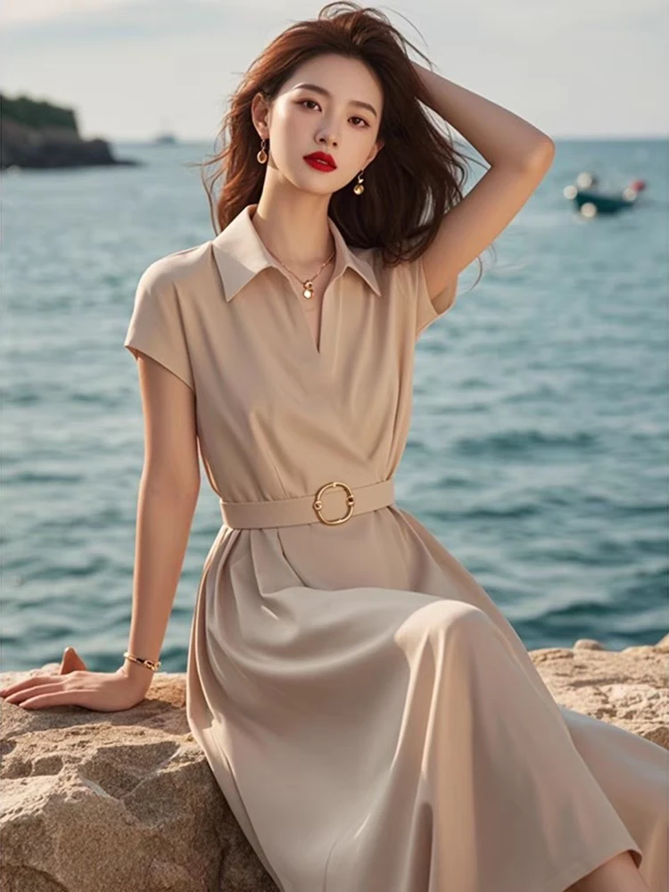 2025夏季新款端庄大气正式场合设计感卡其色减龄显瘦连衣裙子女装