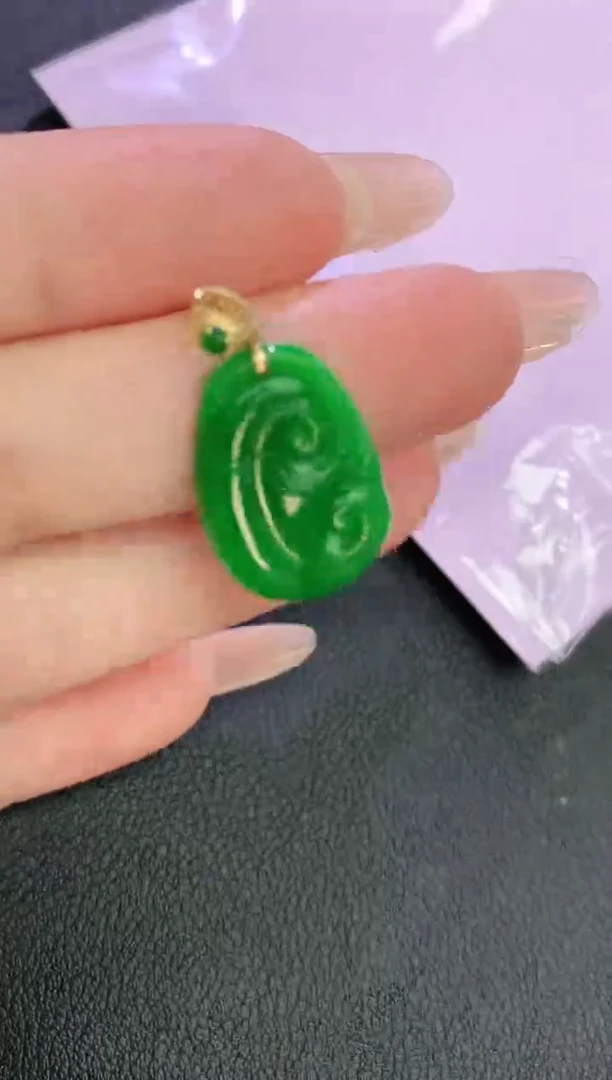 颈饰18K金镶嵌翡翠赠礼盒证书 麦麦