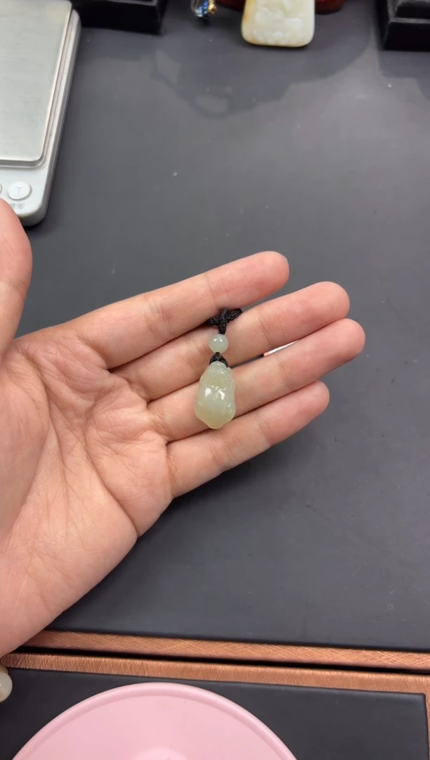 【闪购商品】和田玉吊坠(赠链)未镶嵌且末微色差近矿貔貅