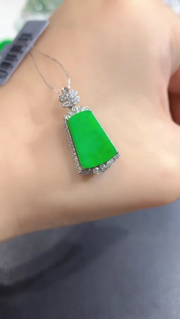 颈饰18K金镶嵌翡翠120-吊坠