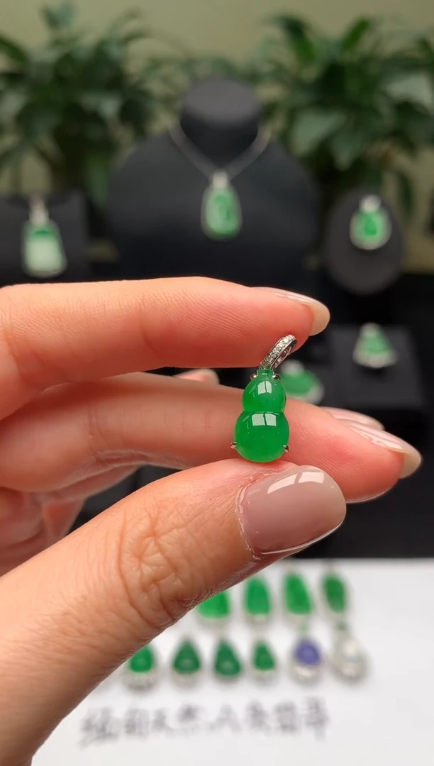 翡翠18K金镶嵌吊坠(不含链)葫芦