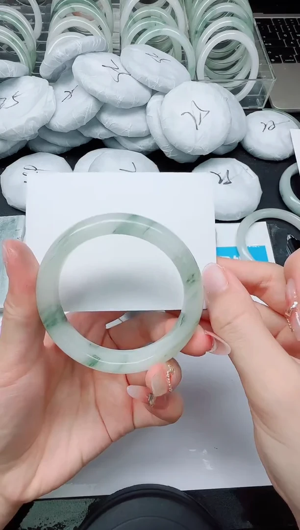 石英质玉手镯未镶嵌100/56.1