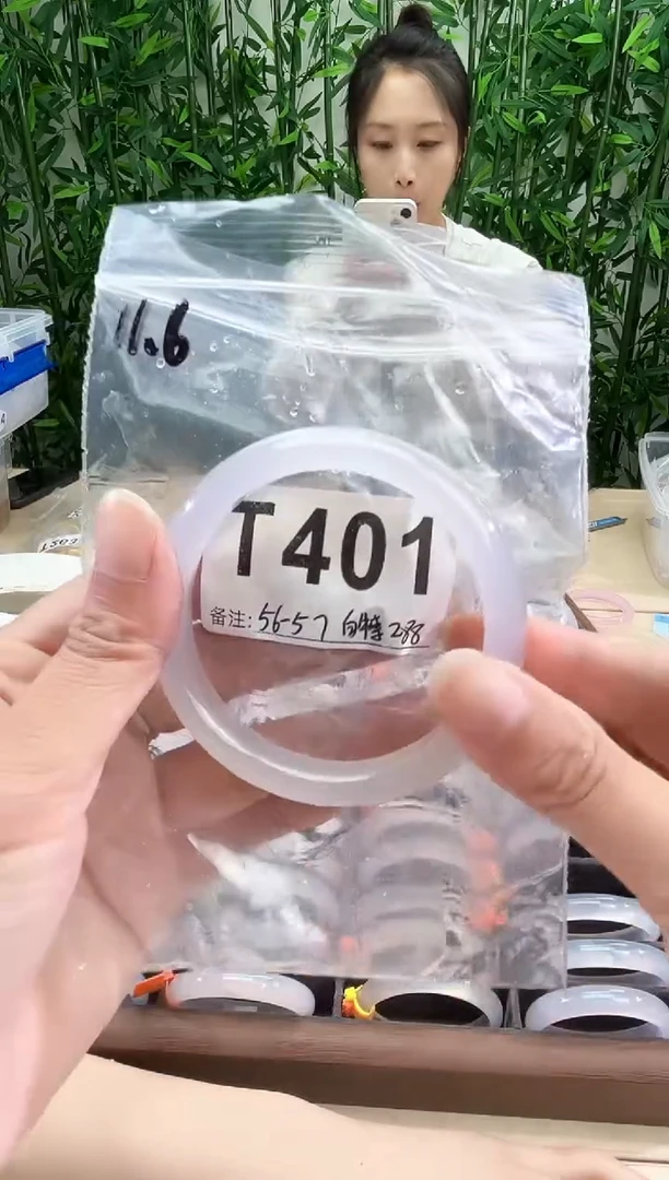 玛瑙/玉髓手镯未镶嵌t401