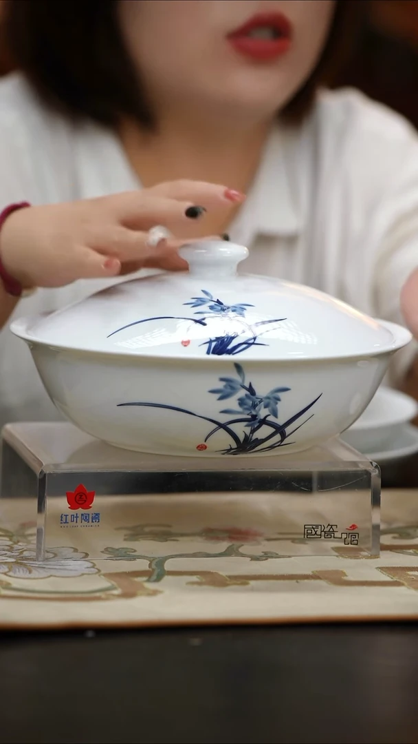 1个正价兰香四溢9寸有盖品呙（套）