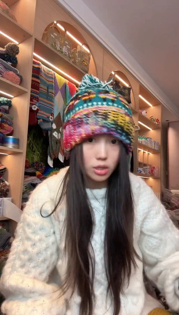 羊毛彩虹翻边小羊帽
