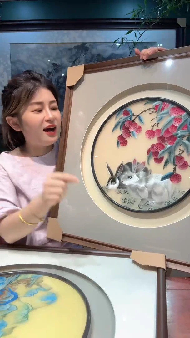 刺绣非遗苏绣手工刺绣荔枝兔子胡桃木