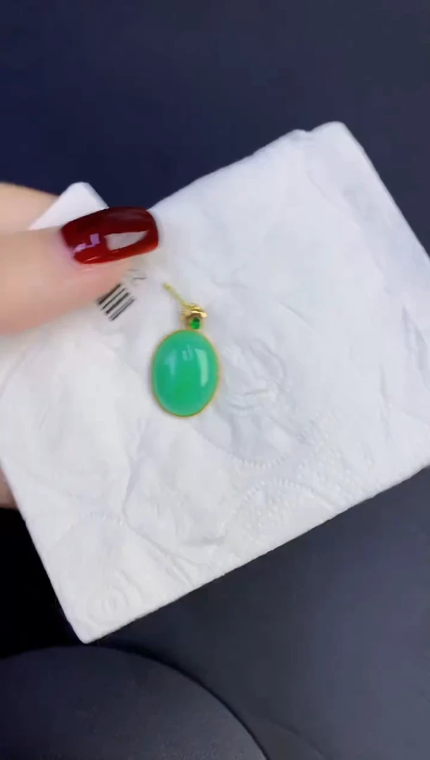 颈饰18K金镶嵌翡翠缅甸天然翡翠A货