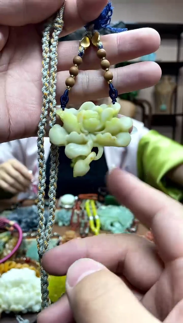 未镶嵌岫玉吊坠·