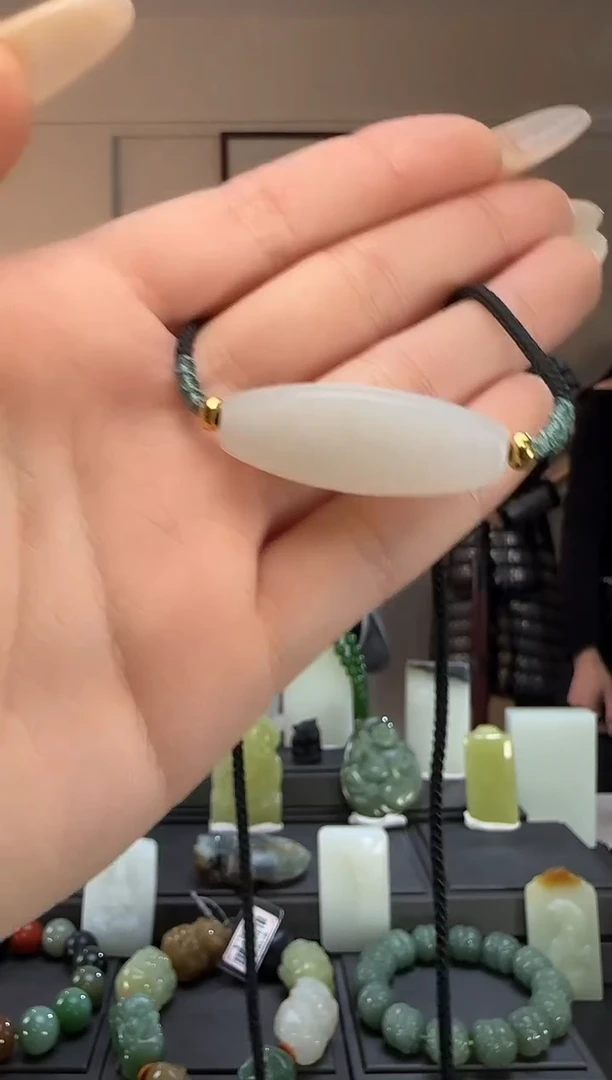 颈饰未镶嵌和田玉白玉乐子吊坠