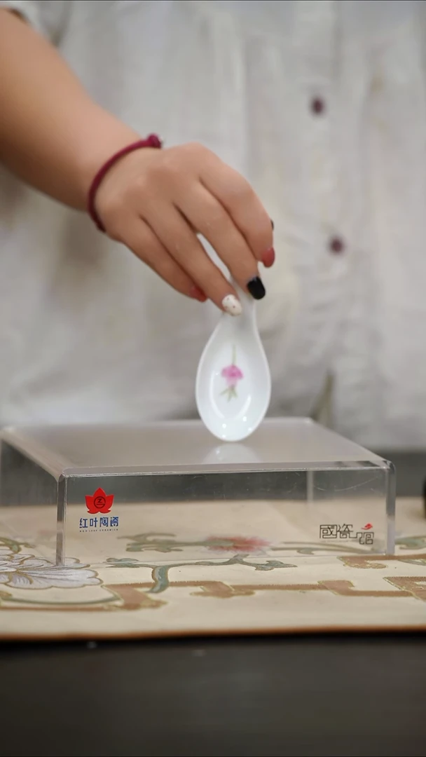 1个正价手绘水点桃花针匙