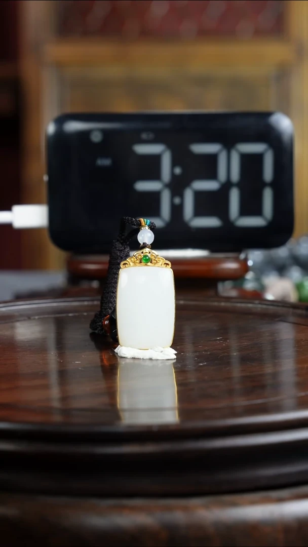 未镶嵌和田玉挂件、1