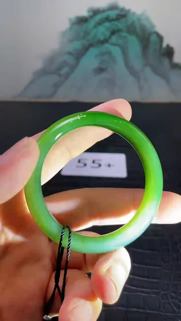 和田玉（碧玉）手镯未镶嵌一个