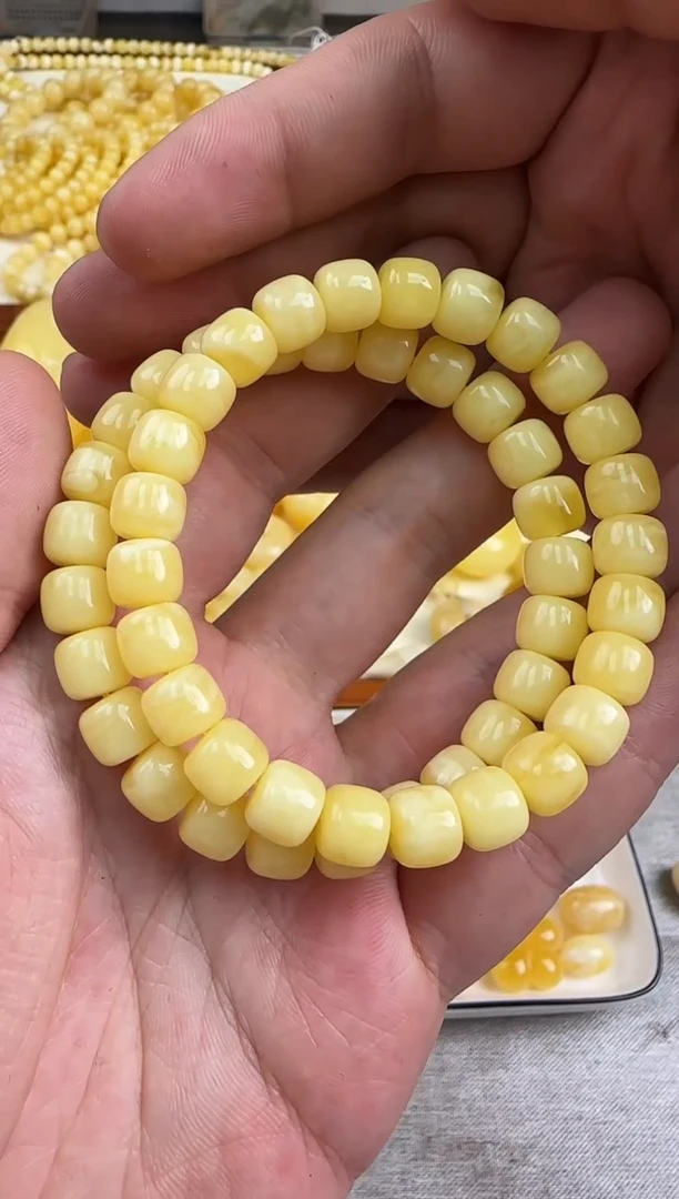 蜜蜡未镶嵌珠宝奇石多样性发一