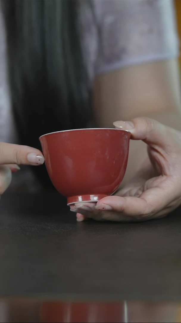 江豆红内绘花卉