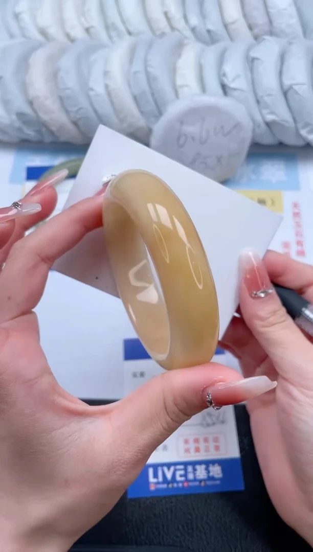 【闪购商品】石英质玉手镯未镶嵌T141-55.4