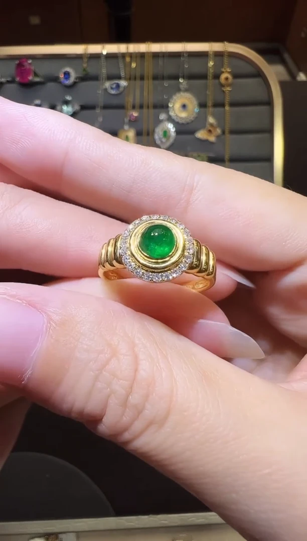18K金镶嵌戒指祖母绿0.65ct