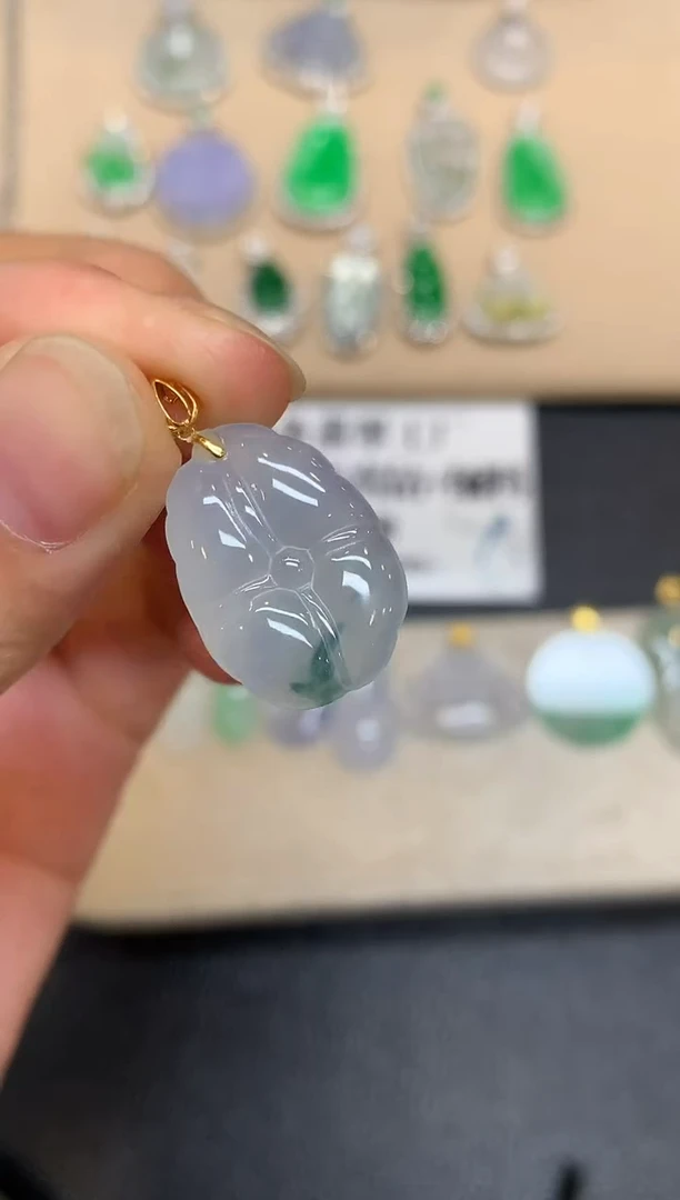 颈饰18K金镶嵌翡翠荷叶【无服务费