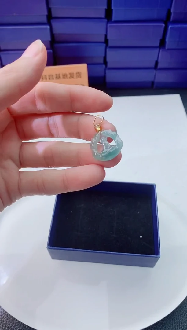 翡翠未镶嵌颈饰