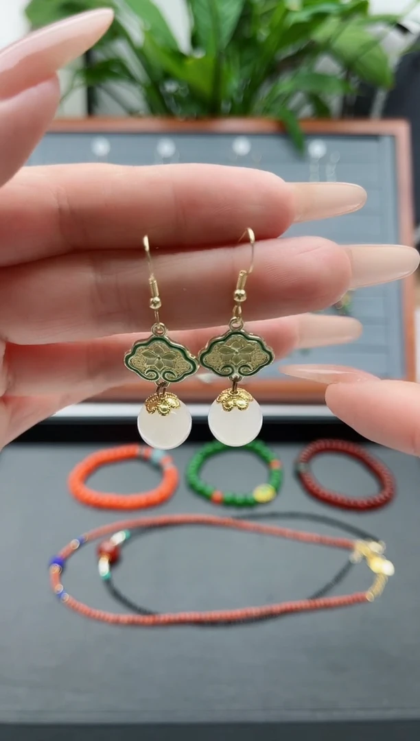 【闪购商品】玛瑙/玉髓耳饰银S925镀金镶嵌8806白