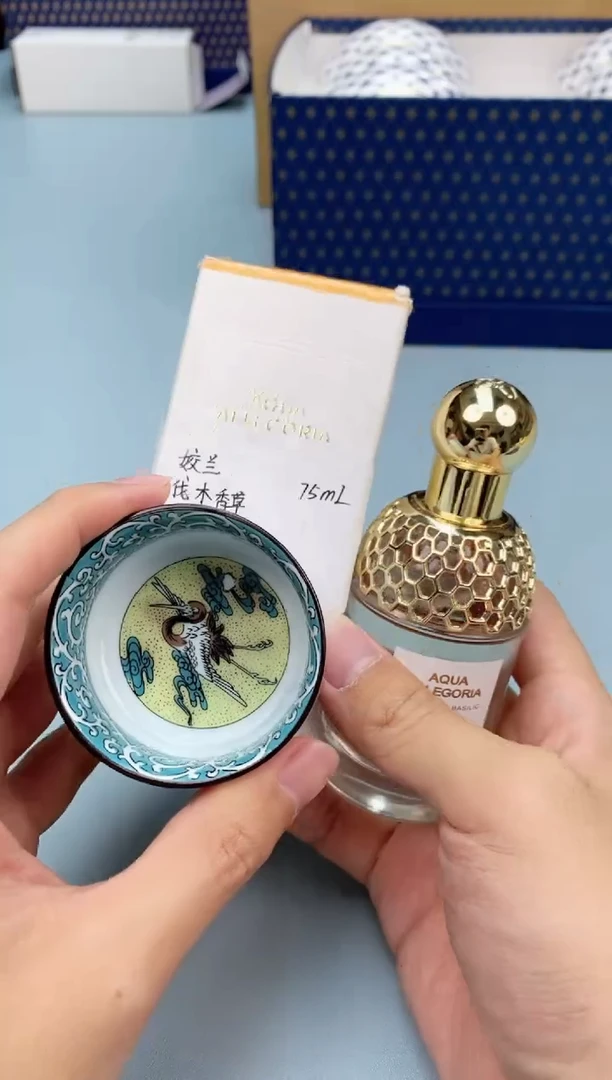 瓷片瓷片开播，全场浮力