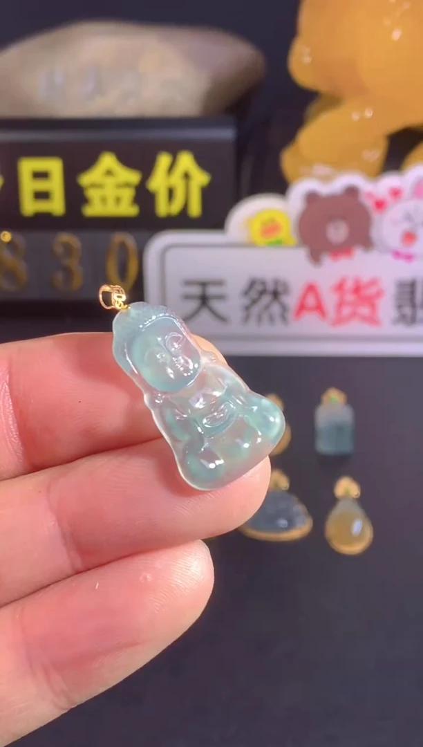颈饰18K金镶嵌翡翠