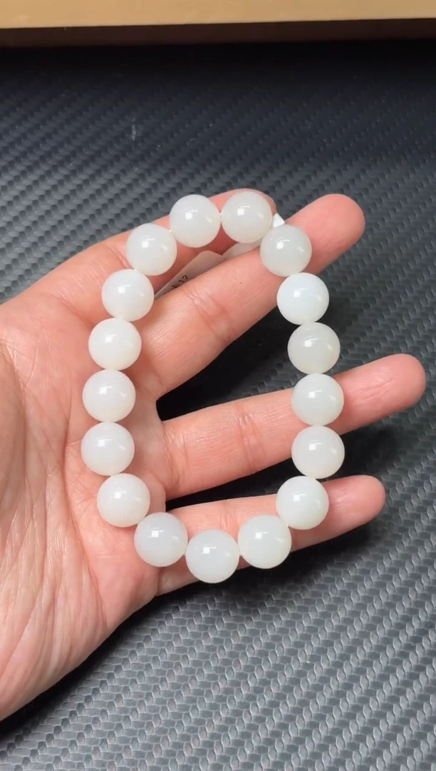 未镶嵌手串和田玉和田黑山微色差卡12m