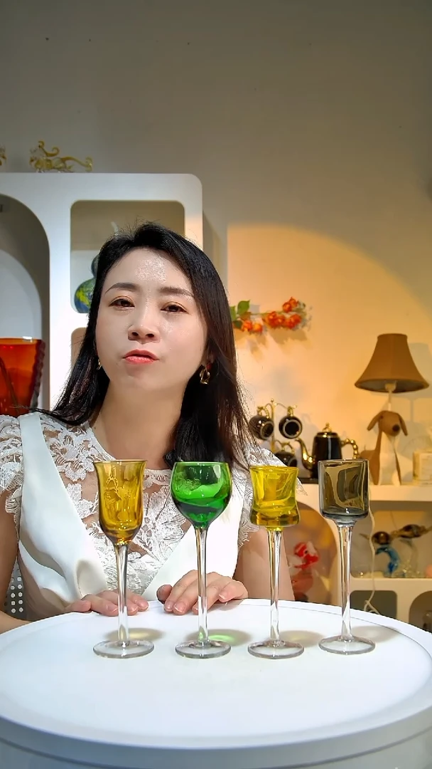 高脚款水晶玻璃微瑕8只多款式彩色带脚小杯