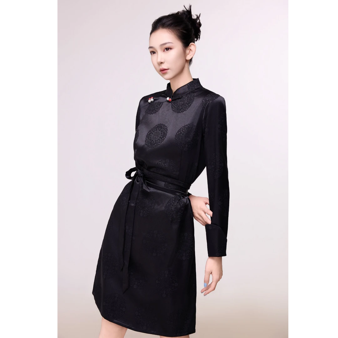 阿泯娜B2443春秋季百搭短款蒙古袍民族风锦缎长袖连衣裙气质时尚