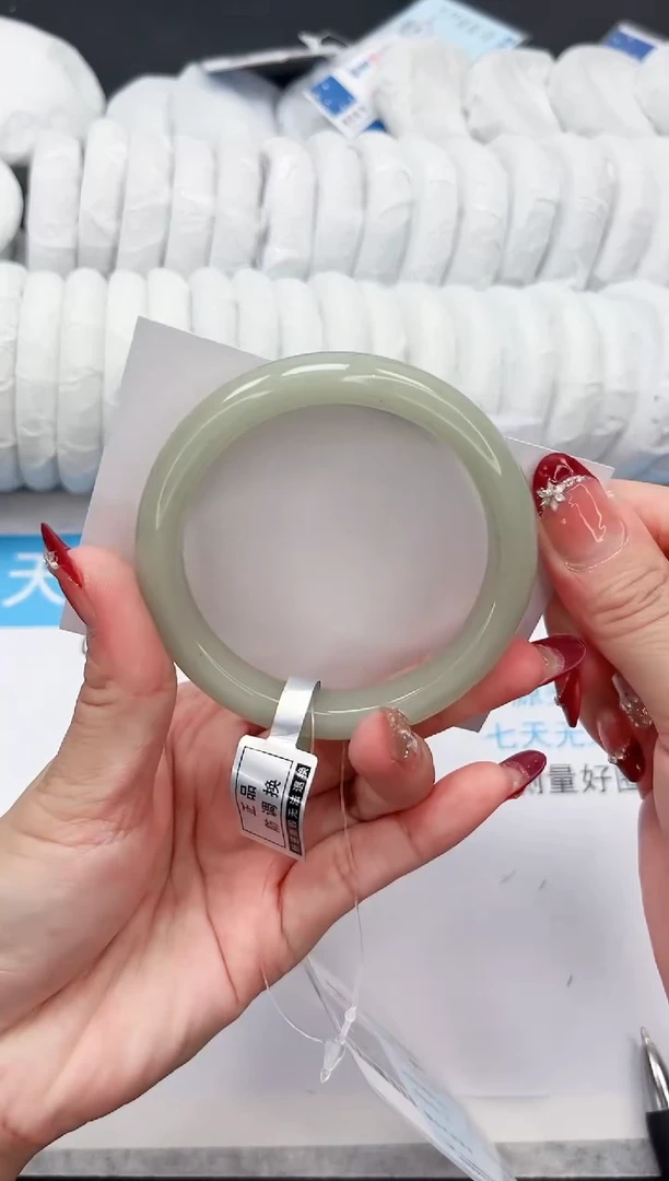 未镶嵌手镯石英质玉228-61.4DX