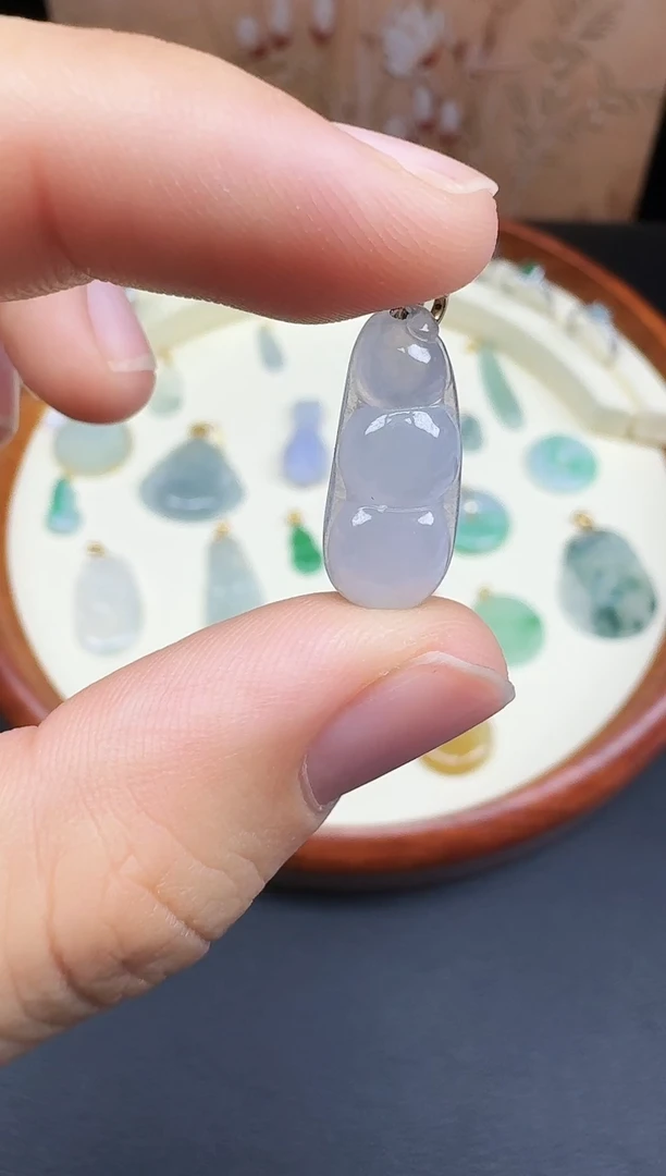 吊坠(赠链)未镶嵌翡翠豆子