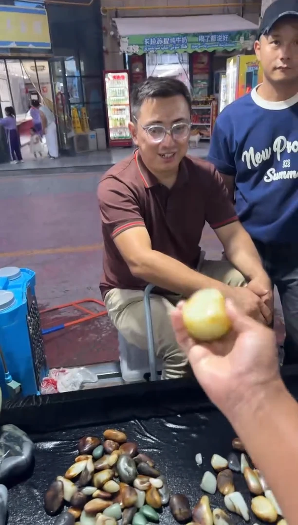 未镶嵌和田玉（糖玉）挂件和田玉