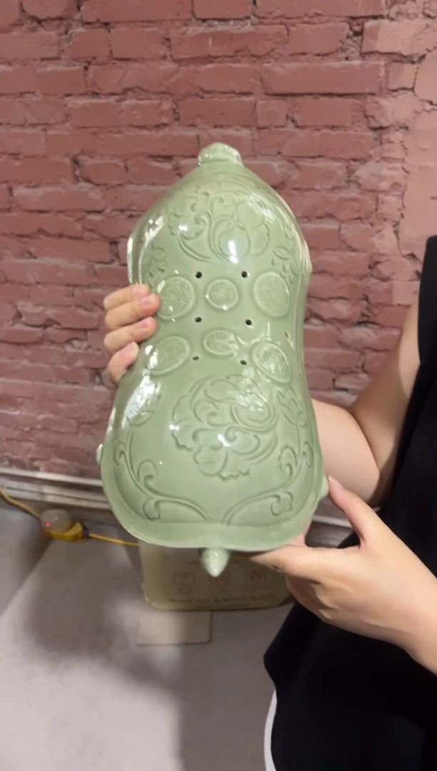 耀州窑青瓷长寿龟枕头