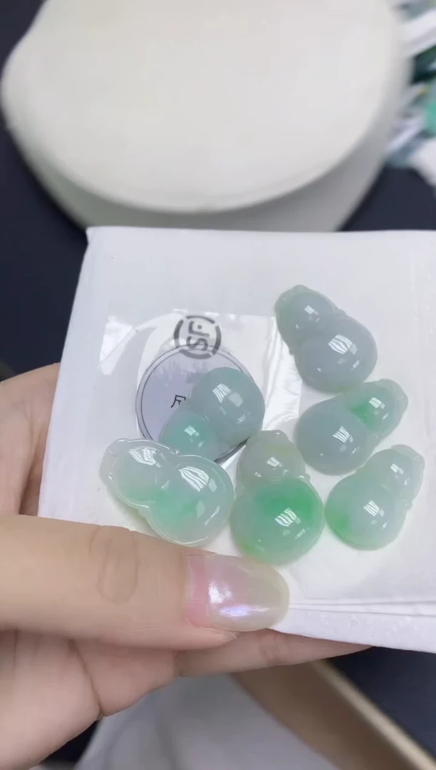 翡翠未镶嵌颈饰天然缅甸翡翠A货多样性发其一