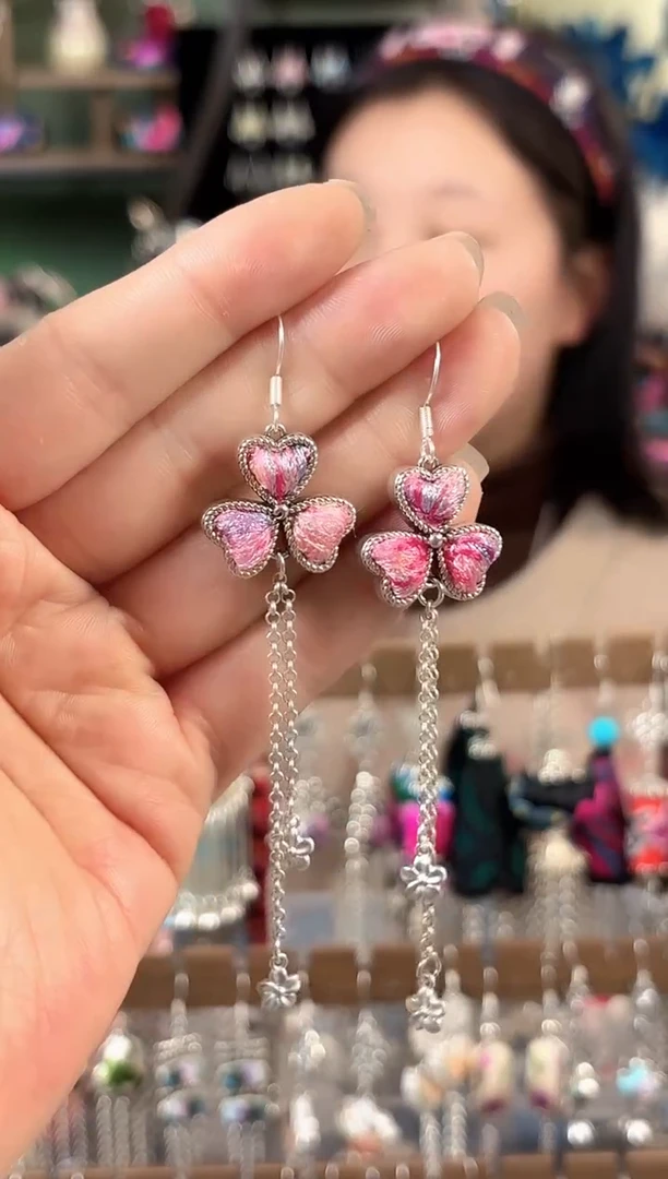 彩云南阁非遗老绣饰品702