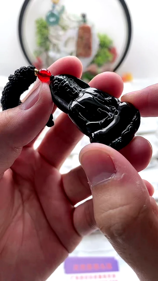 颈饰未镶嵌翡翠素衣观音