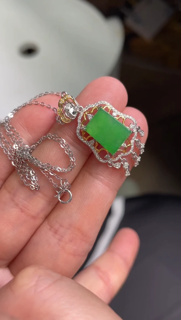 【闪购商品】翡翠颈饰18K金镶嵌24...........